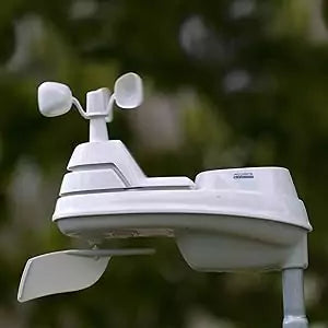 Acurite 5-in-1 weather station mounted outdoor